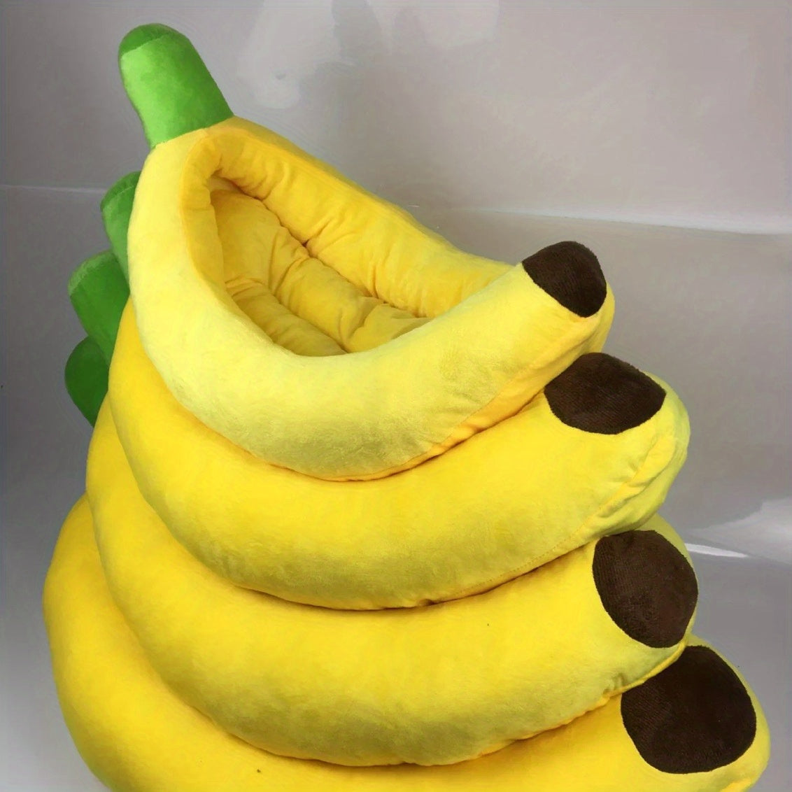 Yellow-Green Banana-Themed Pet Bed for Dogs - Cozy Oval Dog House with Plush Polyester Fill, No Assembly Needed, Cute Cartoon Design for Small to Medium Breeds, Durable & Easy-Clean Pet Furniture, Dog Bed, Playful Design, Sof