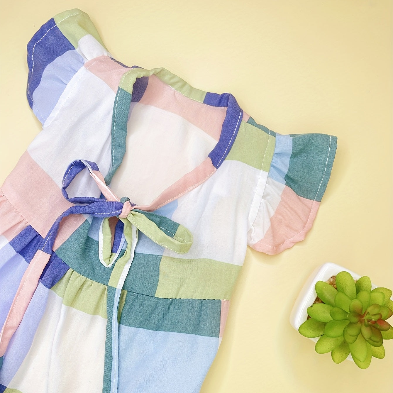 1pc Pet Breathable V-Neck Ruffle Sleeve Plaid Dress with Tie, Polyester Woven Pullover for Small to Medium Breeds, Dog and Cat Home Vacation Style Outfit, Home Leisure Attire | Playful Pet Outfit | Durable Pet Dress, Pet Clot